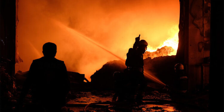 Konya'da geri dönüşüm tesisinde yangın