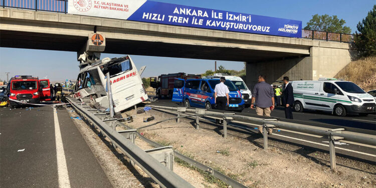 Ankara-Eskişehir kara yolunda feci kaza; 9 ölü 26 yaralı