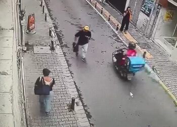 Bakırköy'de milyonluk saatini satmak isterken dolandırıldı