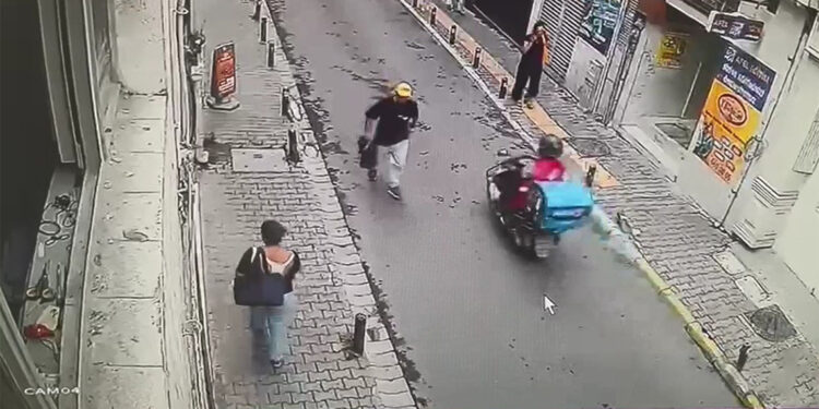 Bakırköy'de milyonluk saatini satmak isterken dolandırıldı