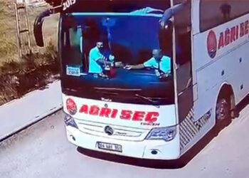 Ankara'da 9 kişinin öldüğü kazada otobüsün çıkış anı kamerada