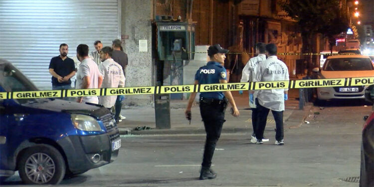 Sultangazi'de silahlı saldırı: 1 ölü 4 yaralı