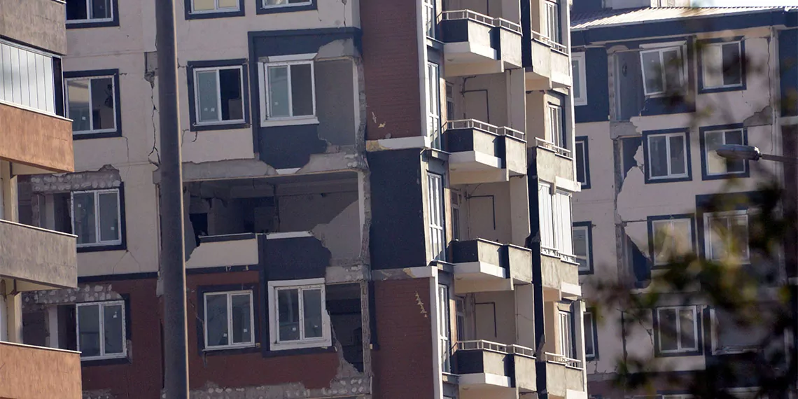 Kahramanmaraş valisi mükerrem ünlüer, "kahramanmaraş'ta güçlendirme ruhsatı alınmayan orta hasarlı binalar yıkılacak" dedi.