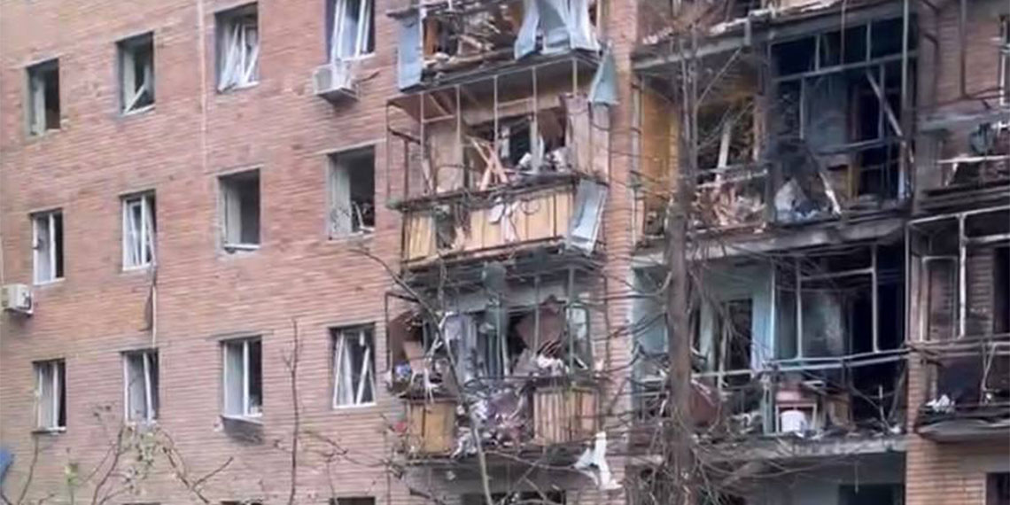 Rusya’nın Kursk bölgesi Vali Vekili Alexei Smirnov, dün gece Ukrayna'nın düzenlediği füze saldırısında, füzelerden birinin çok katlı binaya isabet ettiğini ve 2’sinin durumu ağır, 13 kişinin yaralandığını belirtti.