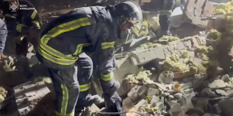 Rusya Ukrayna'nın Kiev bölgesini füzeyle vurdu