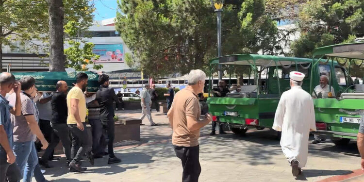 Sokakta öldürülen Serpil Gül son yolculuğuna uğurlandı