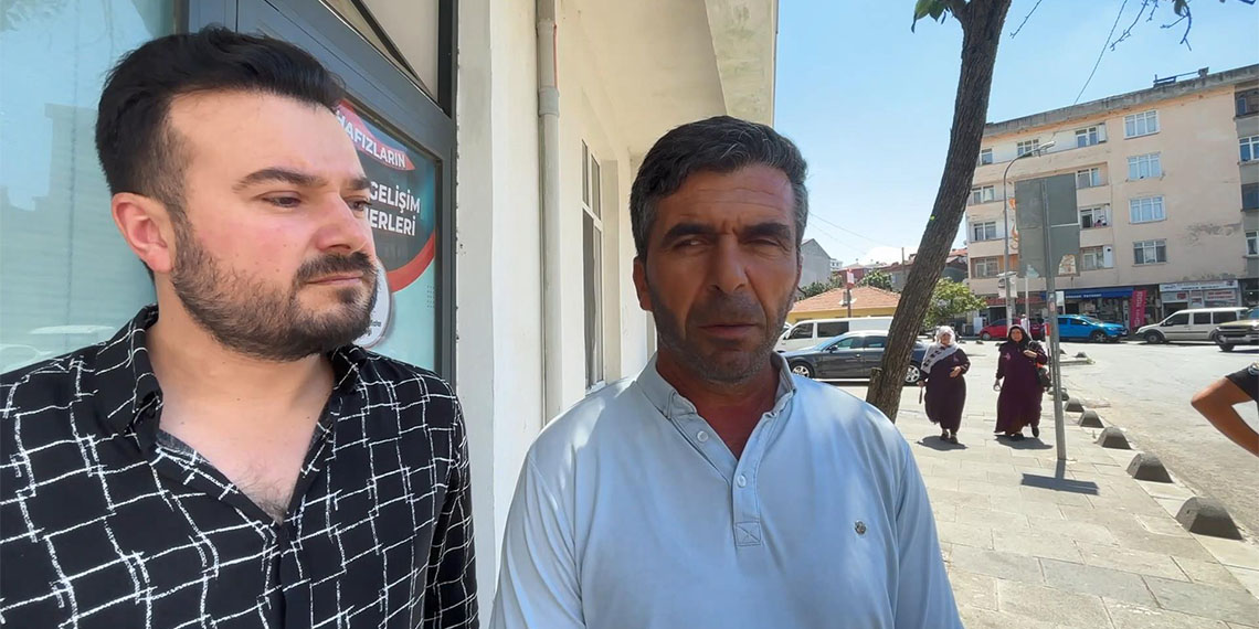 Arnavutköy'de boşanma aşamasındaki eşi Harun Gül (40) tarafından sokak ortasında öldürülen Serpil Gül son yolculuğuna uğurlandı.