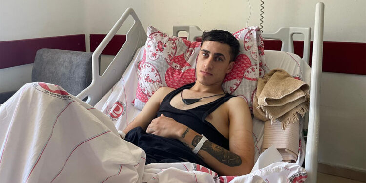 Basur olduğunu zannetti, bağırsaklarından gazlı bez çıktı