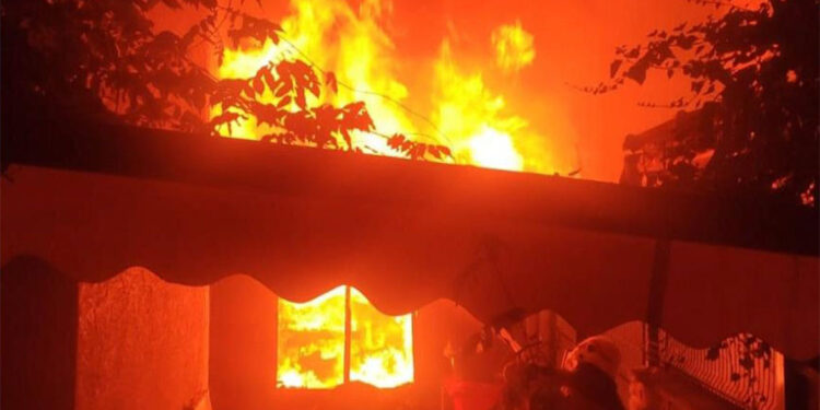 Ünlü oyuncunun villasında korkutan yangın