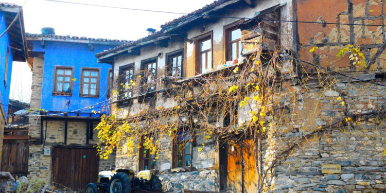 Cumalıkızık 700 yıllık tarihi ile görenleri hayran bırakıyor