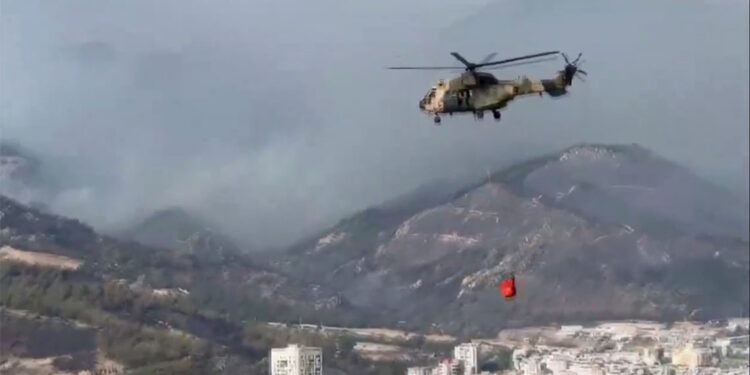 MSB İzmir'deki yangını söndürme çalışmaları için 2 helikopter görevlendirdi