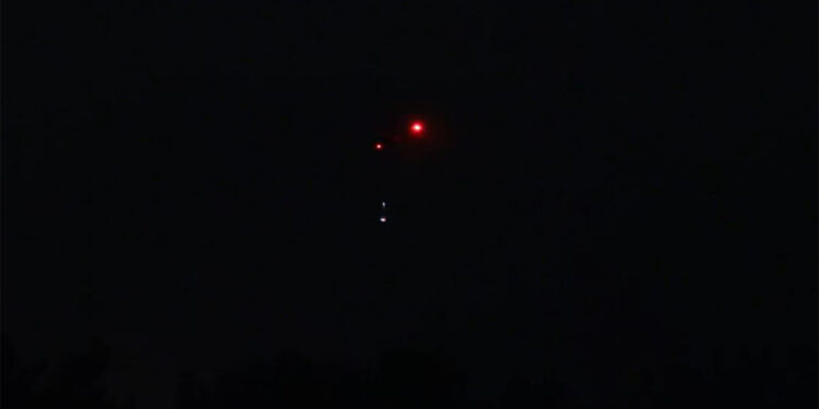 İzmir'deki orman yangınında gece görüşlü helikopterler çalışıyor