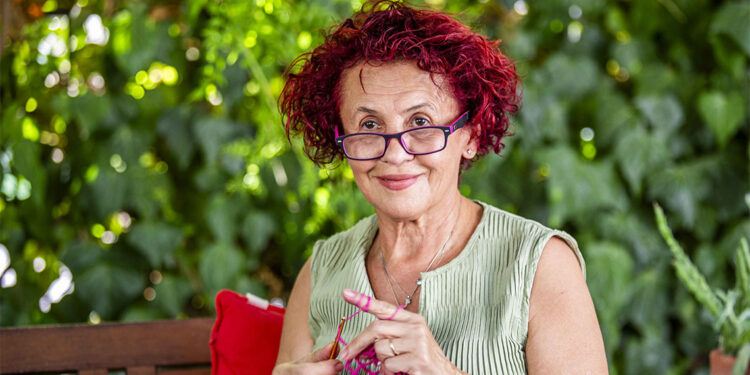 Kanseri yendi, ördüğü çantaların gelirini kanserli çocuklara bağışlıyor