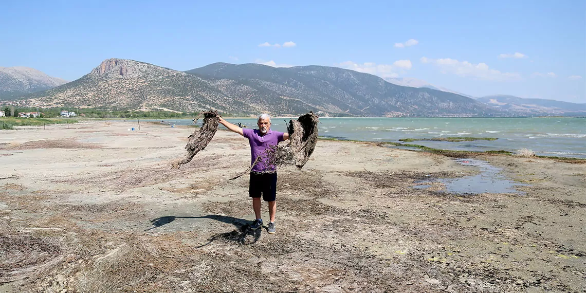 Eğirdir gölü'ndeki kuraklık ve kirliliğe bağlı sorunlara karşı düzenlenen 'eğirdir gölü i̇çin bir damla da siz olun' başlıklı toplantı sonrasında sonuç bildirgesi hazırlandı.