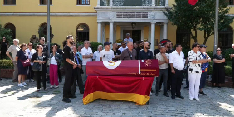 Aydemir Akbaş için Galatasaray Lisesi'nde tören