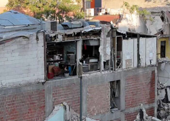 Yıkım sırasında kafenin duvarının olmadığı ortaya çıktı