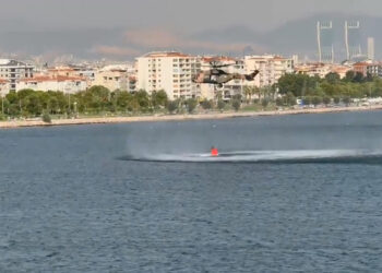İzmir, Aydın ve Bolu'daki yangınlara 16 helikopter müdahale ediyor