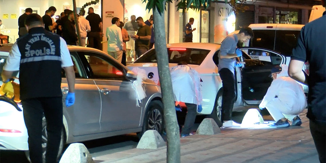 Kağıthane'de park halindeki otomobilde bulunan Filistinli iş insanı, maskeli kişi ya da kişilerin silahlı saldırısına uğradı.