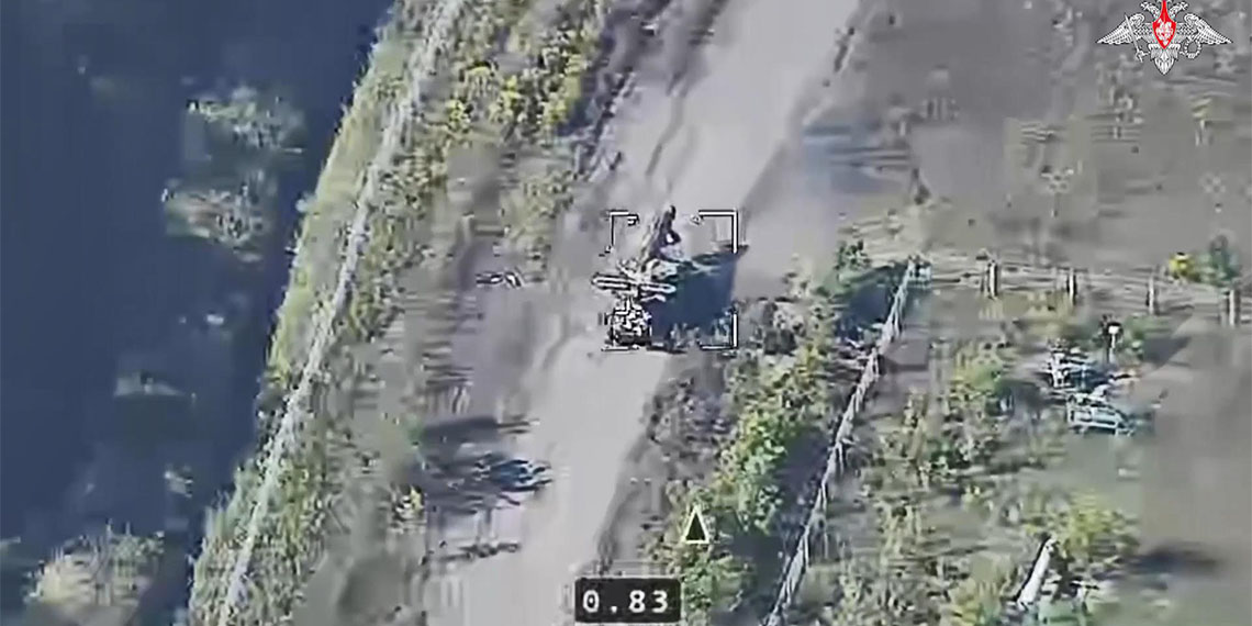 Rusya, Kursk'ta Ukrayna zırhlılarını vurdu. Ukrayna, Donetsk’te Rus zırhlılarını hedef aldı, araçlarda patlamaları meydana geldiği görüldü.