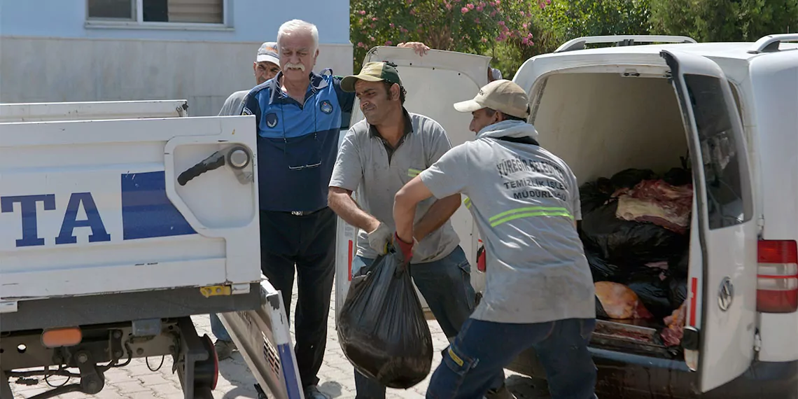 Yüreğir i̇lçe emniyet müdürlüğü’ne bağlı devriye görevindeki ekipler, durdurduğu hafif ticari araçta yaklaşık 1,5 ton tek tırnaklı hayvan eti ele geçirdi.