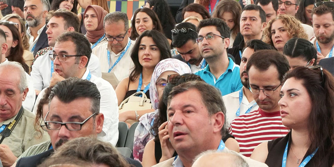 İstanbul Büyükşehir Belediye Başkanı Ekrem İmamoğlu, "Marmara'da konuştuğumuz deprem Marmara'nın ya da İstanbul'un değil net olarak Türkiye'nin depremidir. Türkiye'nin her yerindeki acı bizim acımızdır ama bu deprem Türkiye'nin depremidir" dedi.