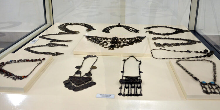Erzurum Müzesi'nde 3 bin 500 yıllık takılar görücüye çıktı