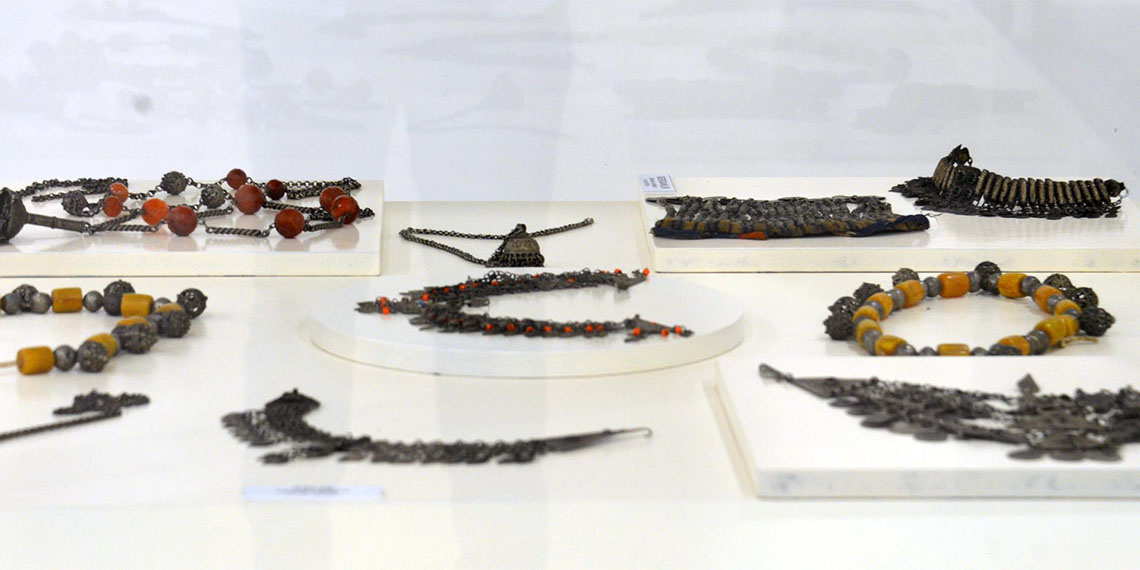 Erzurum Müzesi'nde depolarında saklanan, aralarında 3 bin 500 yıllık takıların da bulunduğu 175 eser, görücüye çıktı.