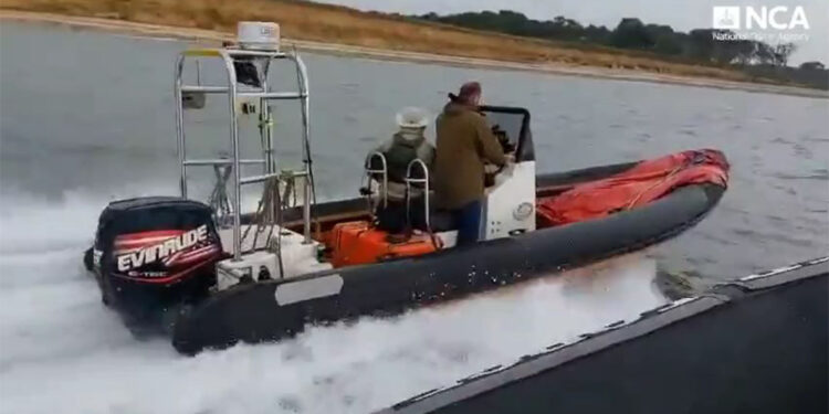 İngiltere'de teknede uyuşturucu operasyonu