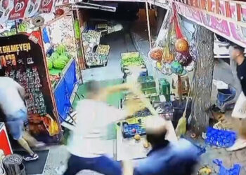 Bayrampaşa'da gasp girişimini engellemeye çalışan marketçi, saldırıya uğradı