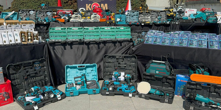 İstanbul’da 100 milyon liralık hırdavat malzemesi ele geçirildi