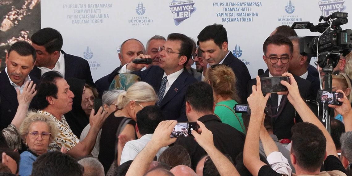 İstanbul Büyükşehir Belediye Başkanı Ekrem İmamoğlu, "Partili olmak partisine layık olmaktır. Ama partizanlık yapmak partisine ihanet etmektir, bu kadar net" dedi.