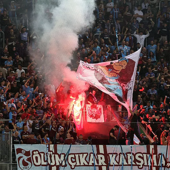 Uefa avrupa konferans ligi play-off turu ilk maçında deplasmanda trabzonspor st. Gallen ile golsüz berabere kaldı.