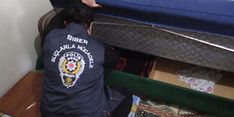 Mersin merkezli 6 ilde dolandırıcılık operasyonu