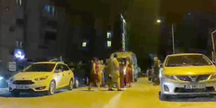 Elazığ'da gelin ve damat tarafı birbirine girdi