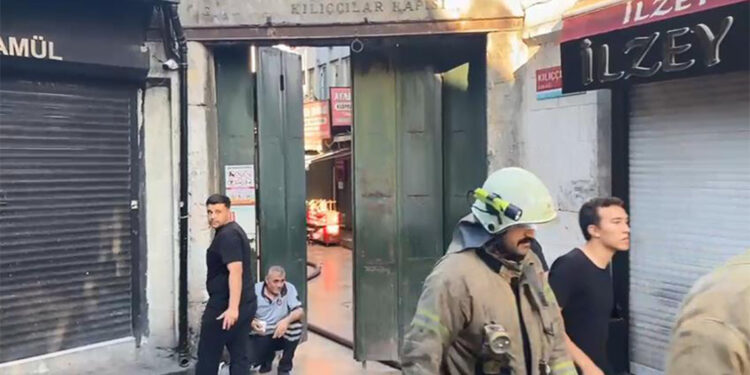 Kapalıçarşı'da kuyumcu atölyesinde yangın
