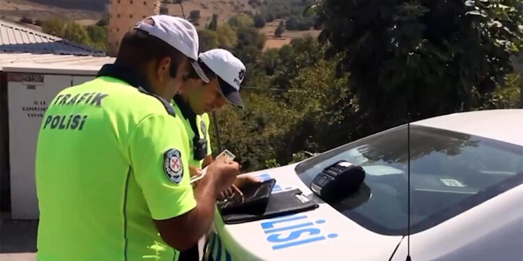 Trafik denetimlerinde 450 bin 334 araca işlem yapıldı