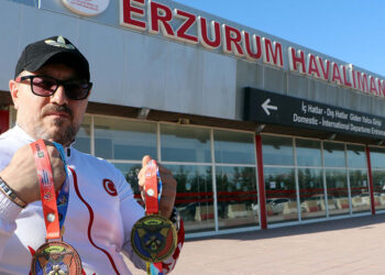 ‘Türk terminatör’e karşılama töreni yapılmadı