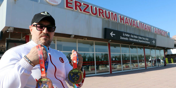 ‘Türk terminatör’e karşılama töreni yapılmadı