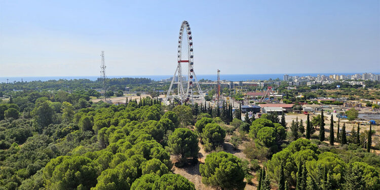 Deniz ve orman manzaralı öğrenci yurtları