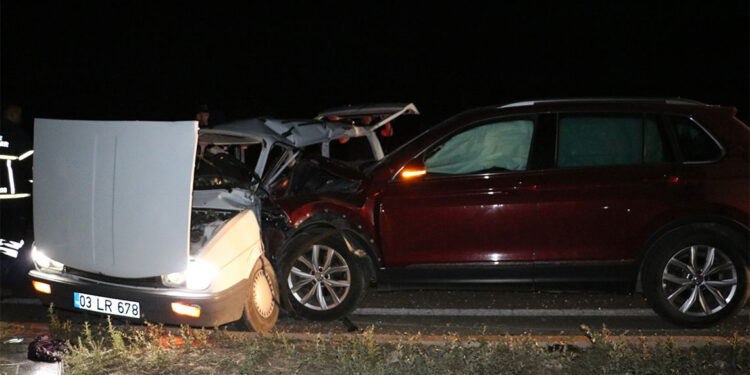 Otomobiller çarpıştı; evli çift öldü, 4 yaralı var