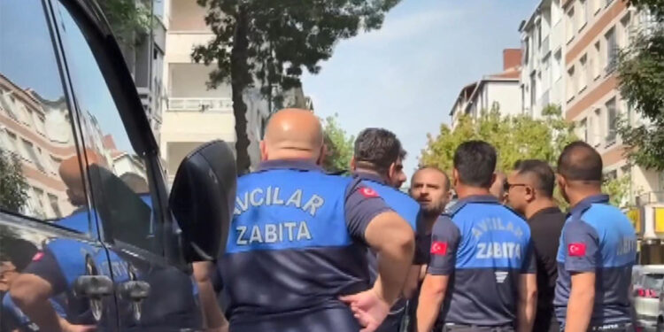 Avcılar'da esnafla zabıta arasında duba gerginliği
