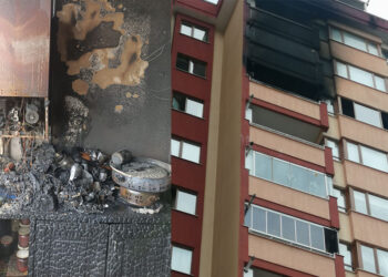 Rize'de 12 katlı apartmanın 10'uncu katındaki dairede yangın