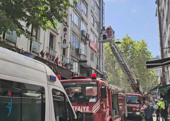 Fatih'te otel yangın