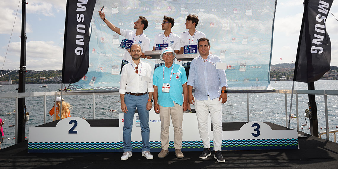 Her sene İstanbul Boğazı’nda düzenlenen en prestijli açık su yüzme yarışlarından ve Türk sporunun geleneksel organizasyonlarından 36'ncı Samsung Boğaziçi Kıtalararası Yüzme Yarışı, bugün Kanlıca sahilinde verilen startla başladı.