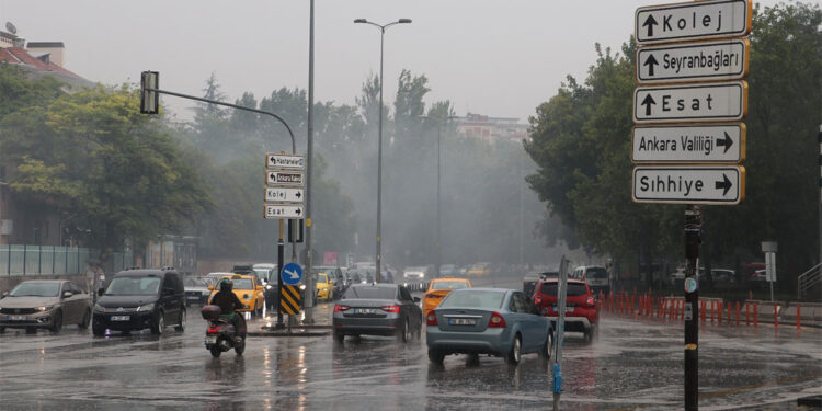 Başkent yağmura teslim