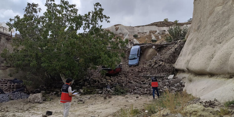 Sel felaketinden hasar gören peribacalarında inceleme