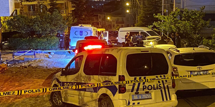 Komşular arasında çıkan tartışma silahlı kavgaya dönüştü; 3 ölü