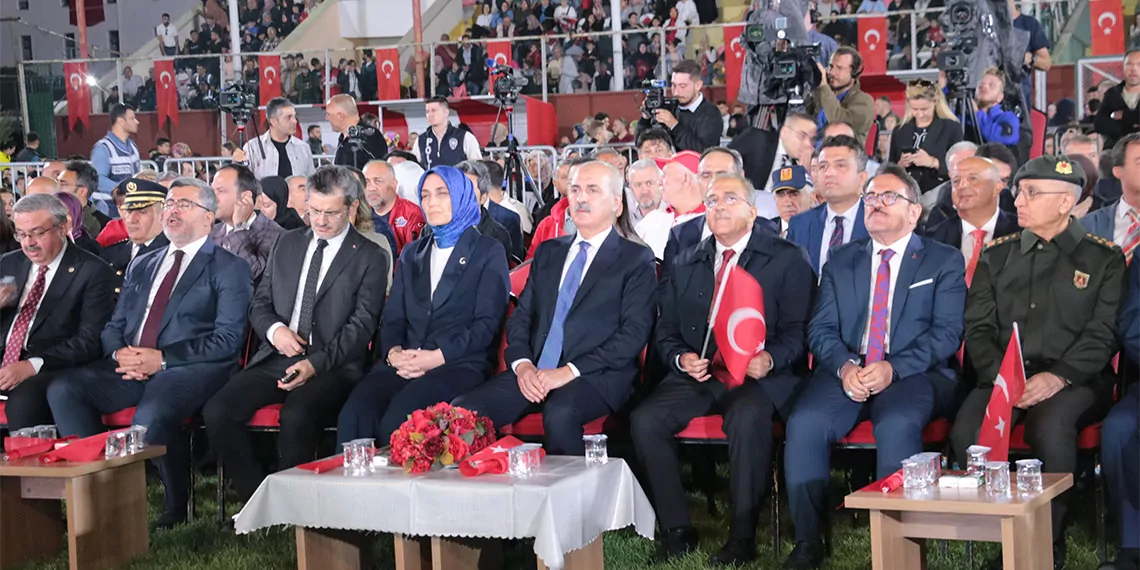 Türkiye büyük millet meclisi (tbmm) başkanı numan kurtulmuş, türk tarihinde selçuklu, osmanlı ve cumhuriyet dönemlerinin birbirinden ayrı olmadığını belirterek, “türk tarihini bir bütün olarak ele almalıyız. Selçuklu, osmanlı ve cumhuriyet dönemleri birbirinden ayrı değildir, birbirinin rakibi değildir, birbirinin düşmanı asla değildir, hepsi bizim tarihimizdir" dedi.