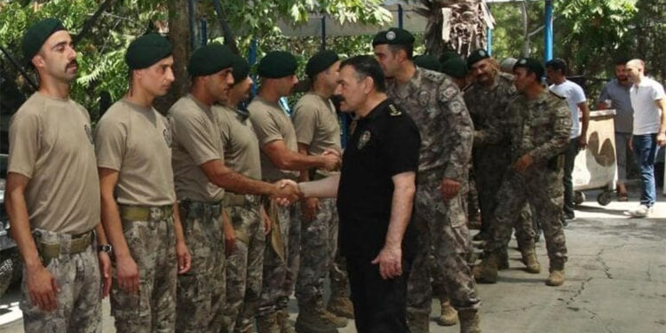 Suriye'de görev yapacak Özel Harekat polisleri uğurlandı