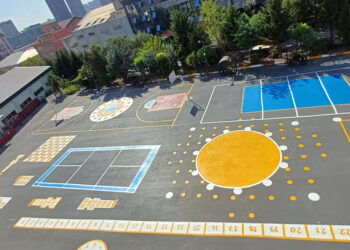 Bağcılar'daki okul bahçelerine oyun alanları çizildi
